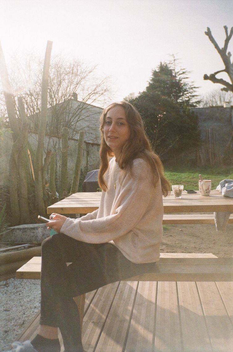 2 - Amandine
